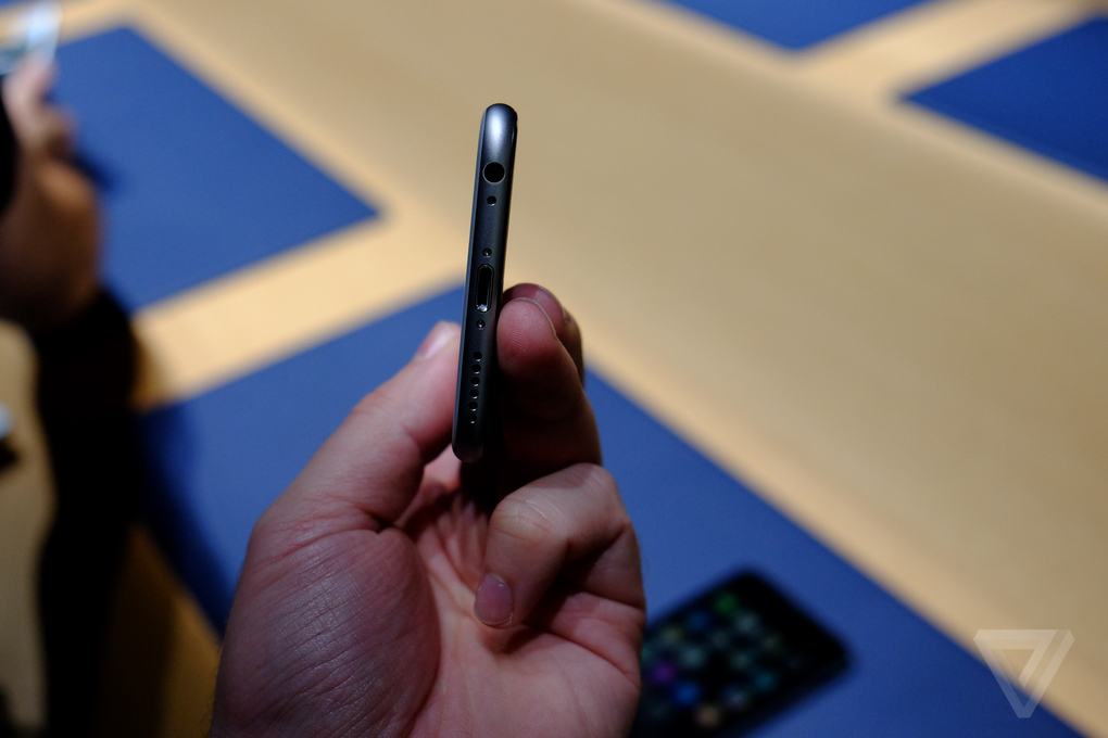 Apple представила новый iPhone 6 (20 фото)