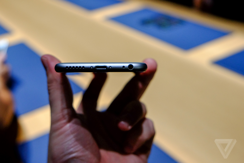 Apple представила новый iPhone 6 (20 фото)