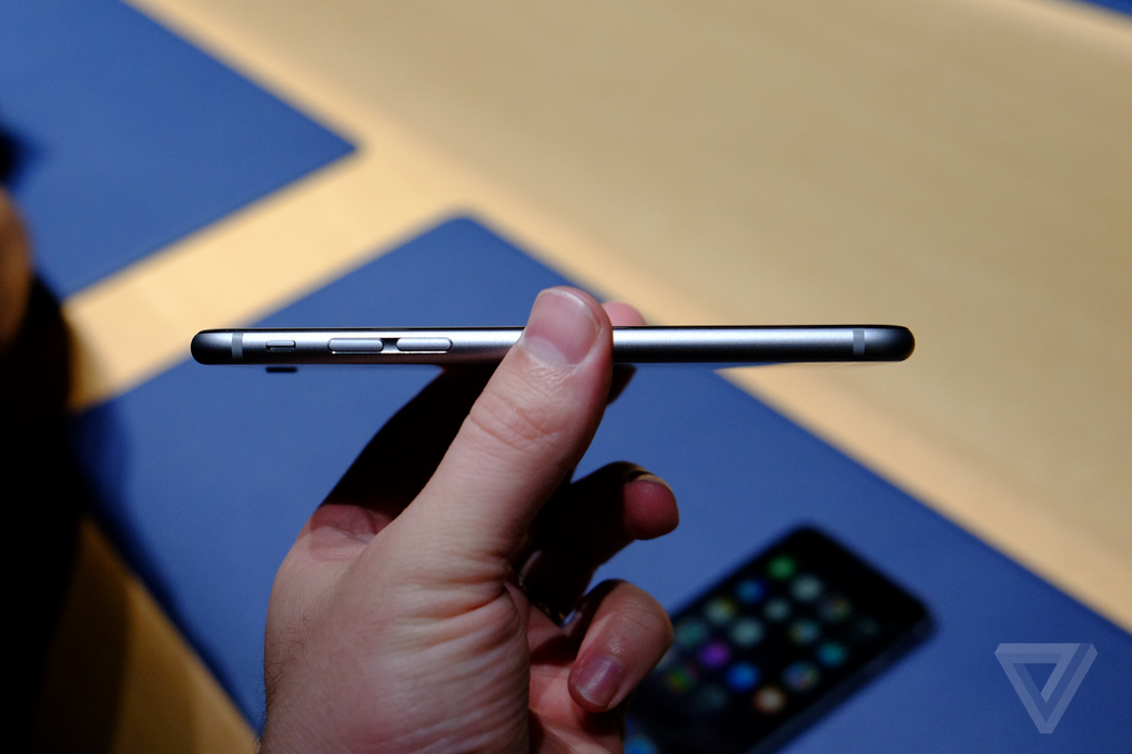 Apple представила новый iPhone 6 (20 фото)