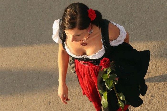 Девушки с Октоберфеста 2014 (25 фото)