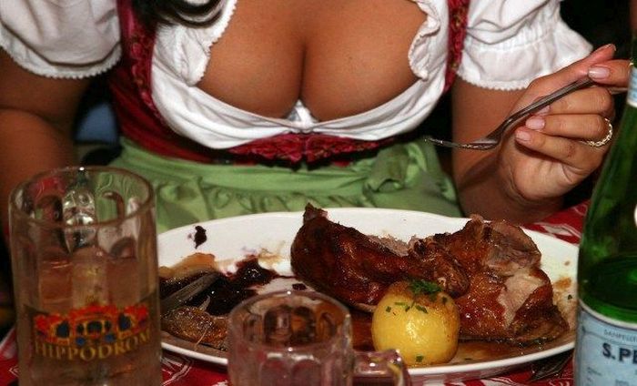 Девушки с Октоберфеста 2014 (25 фото)