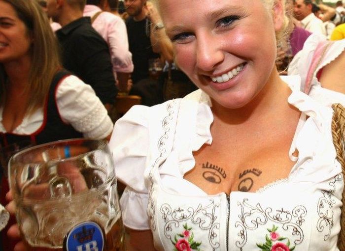 Девушки с Октоберфеста 2014 (25 фото)
