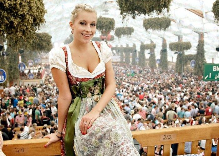 Девушки с Октоберфеста 2014 (25 фото)
