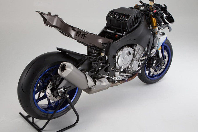 Yamaha YZF-R1 2015 (6 ���� � �����)