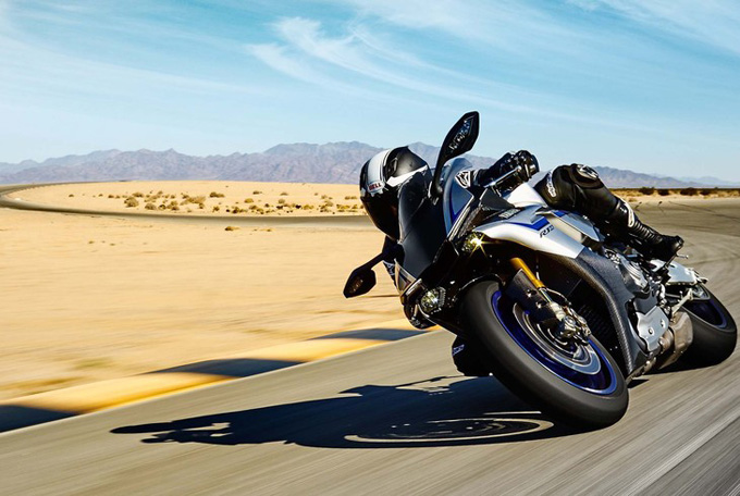 Yamaha YZF-R1 2015 (6 ���� � �����)