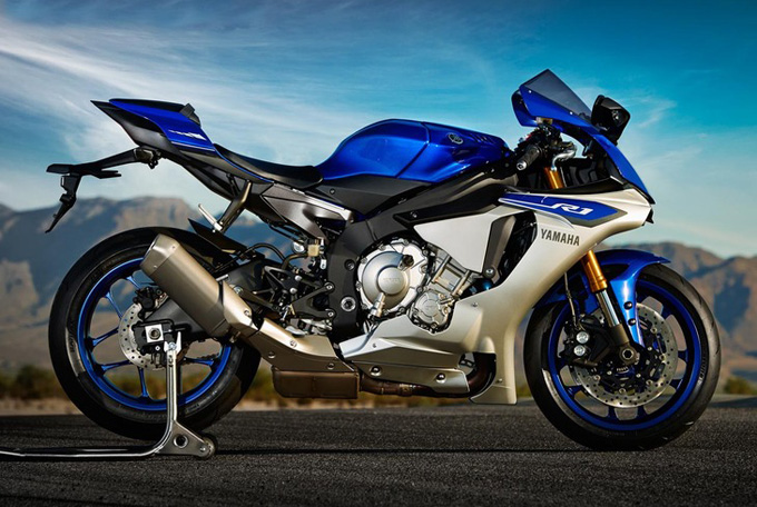 Yamaha YZF-R1 2015 (6 ���� � �����)