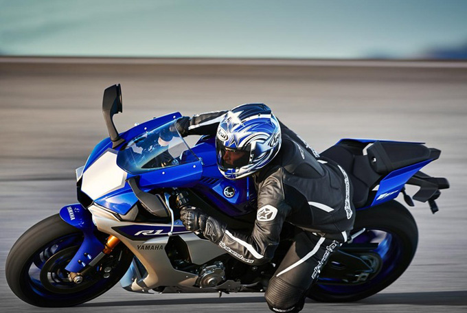 Yamaha YZF-R1 2015 (6 ���� � �����)