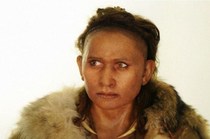 Доисторические люди из глины и силикона (10 фото)