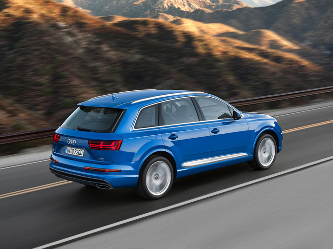 Audi Q7 2015 (15 )