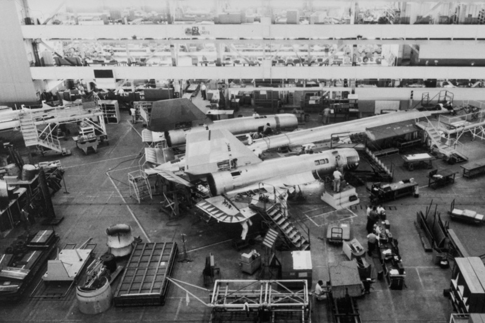 25    Lockheed SR-71,     