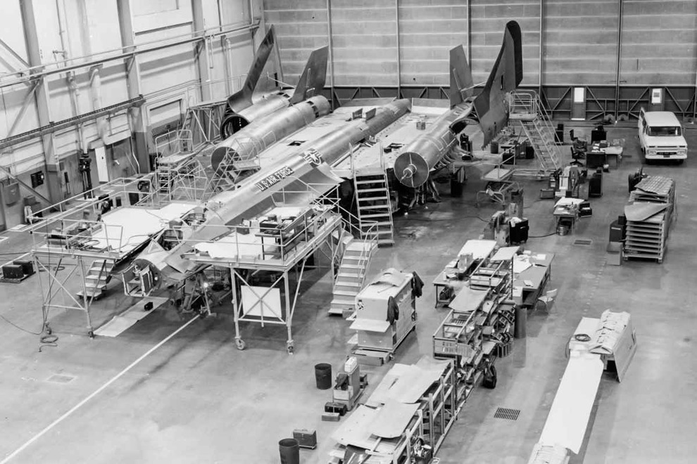 25    Lockheed SR-71,     