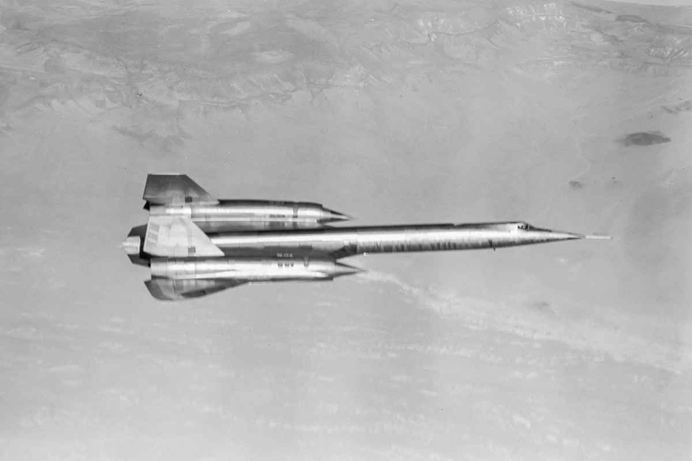 25    Lockheed SR-71,     