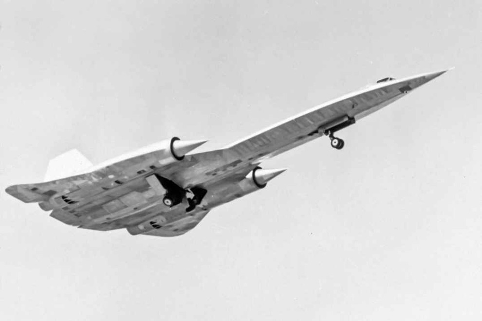 25    Lockheed SR-71,     