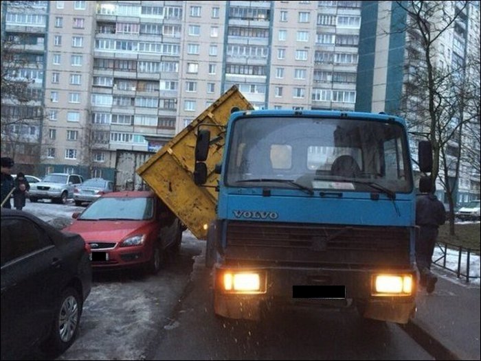 Невероятно везучий водитель (3 фото)