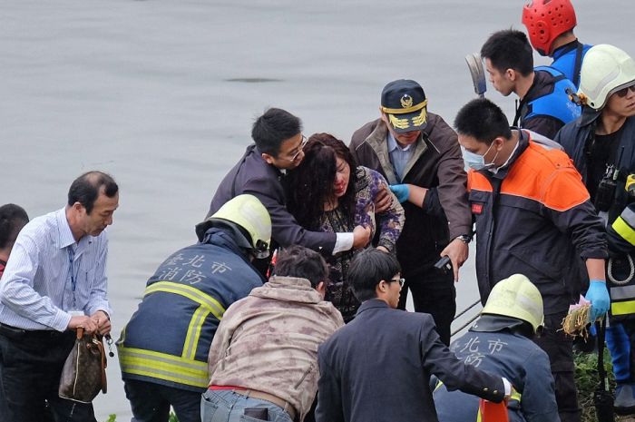      TransAsia ( + 11 )