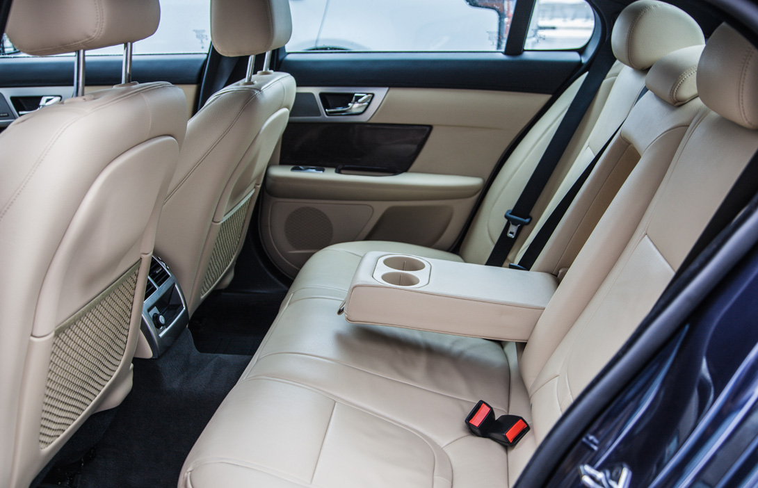 Тест-драйв Trendymen: Jaguar XF (13 фото)