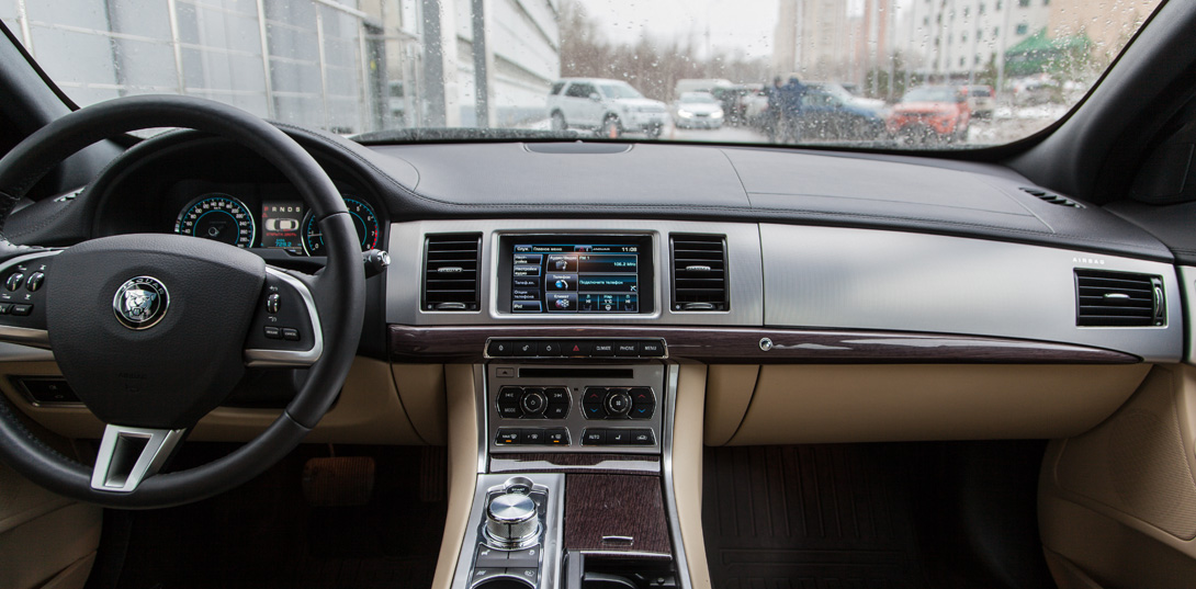 Тест-драйв Trendymen: Jaguar XF (13 фото)