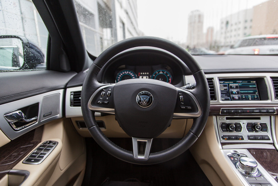 Тест-драйв Trendymen: Jaguar XF (13 фото)