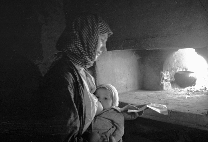 Трогательные фотографии времен Великой Отечественной войны (12 фото)