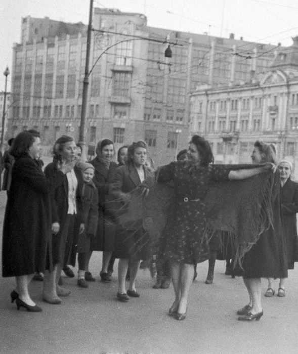 Трогательные фотографии времен Великой Отечественной войны (12 фото)