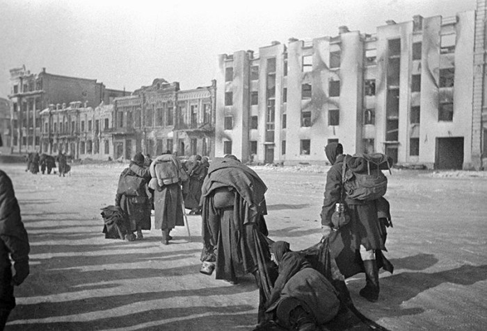 Трогательные фотографии времен Великой Отечественной войны (12 фото)