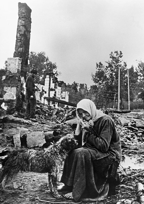 Трогательные фотографии времен Великой Отечественной войны (12 фото)