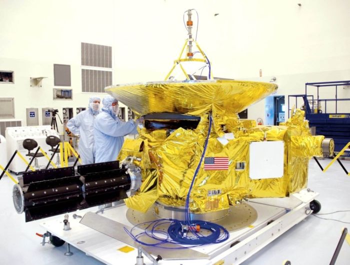 Космический аппарат New Horizons сделал самый качественный снимок Плутона (12 фото)
