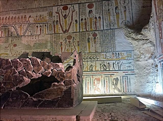 Фотографии, из-за которых можно оказаться в тюрьме (19 фото)