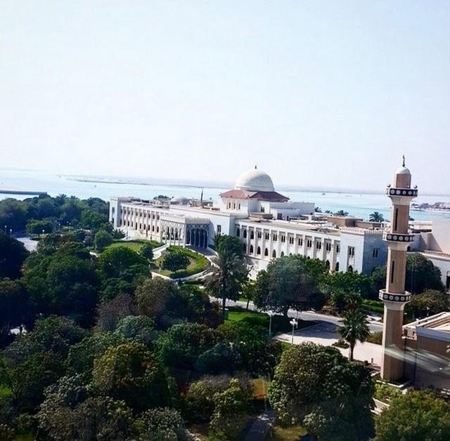 Фотографии, из-за которых можно оказаться в тюрьме (19 фото)