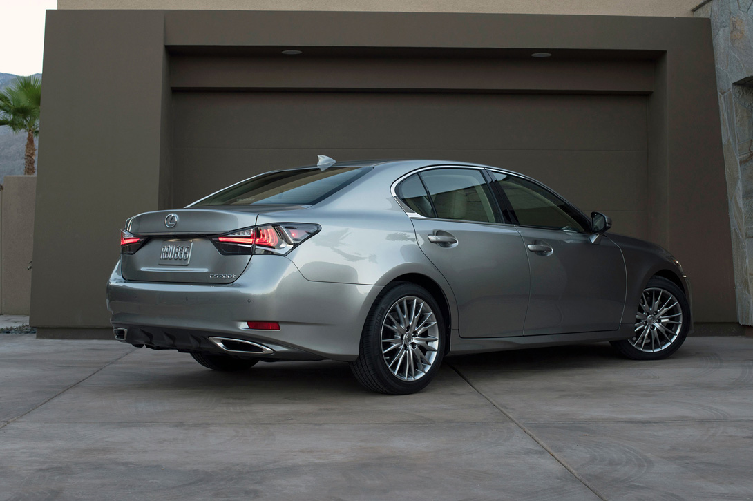 Lexus GS:        (7 ) 