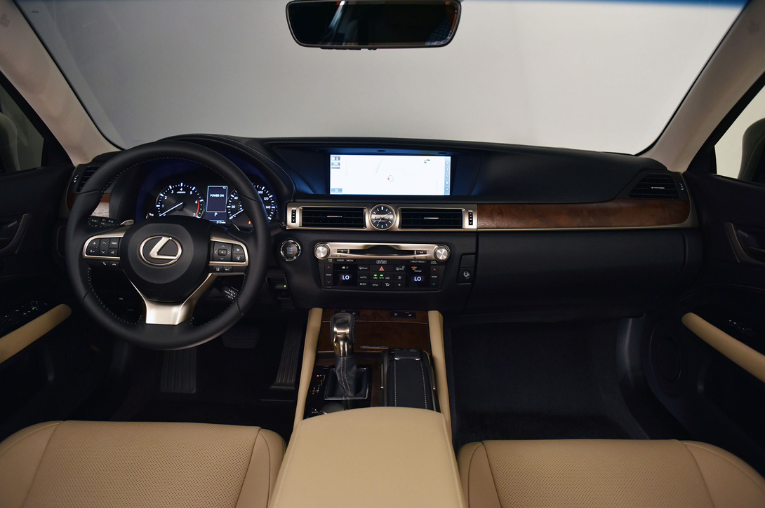 Lexus GS:        (7 ) 