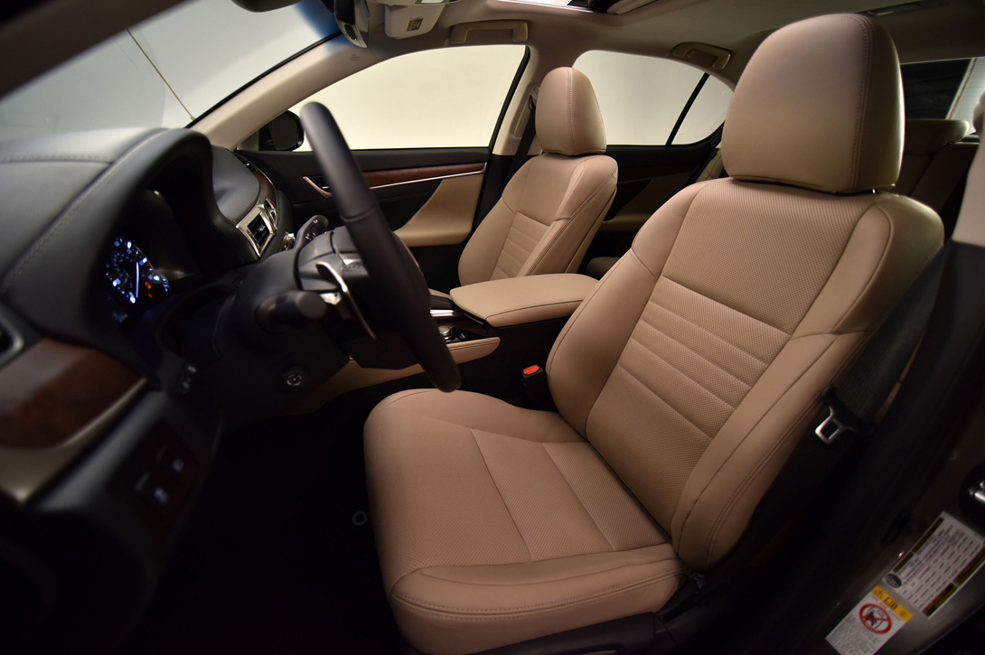 Lexus GS:        (7 ) 