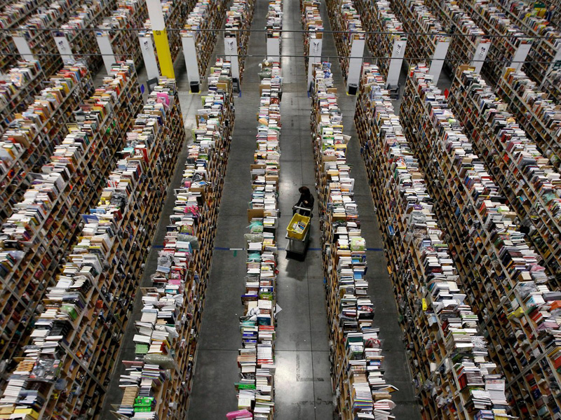 Дебри Amazon: как работает упорядоченный хаос складов компании (18 фото)