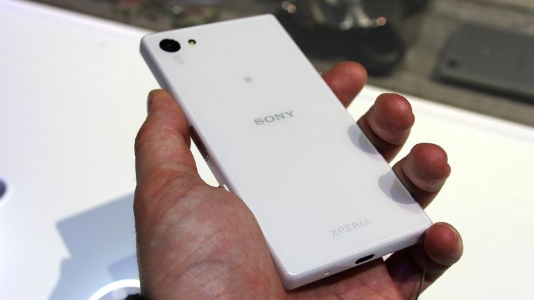 Sony     Xperia Z5 (3 )