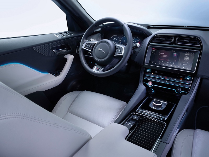 Jaguar F-Pace: практичность в шкуре экстрима или наоборот? (7 фото)