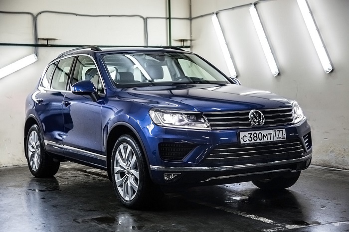 - Volkswagen Touareg (8 )