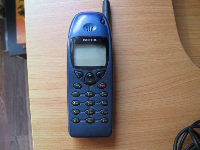 Самые популярные мобильные телефоны за последние 20 лет (20 фото)