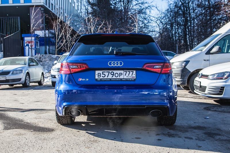 Audi RS3: - (5 )