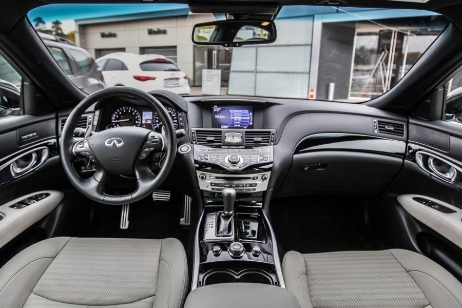 -: Infiniti Q70S (9 )