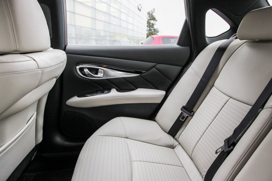 -: Infiniti Q70S (9 )