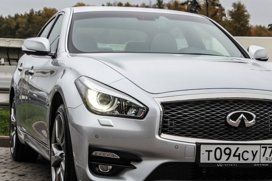 -: Infiniti Q70S (9 )