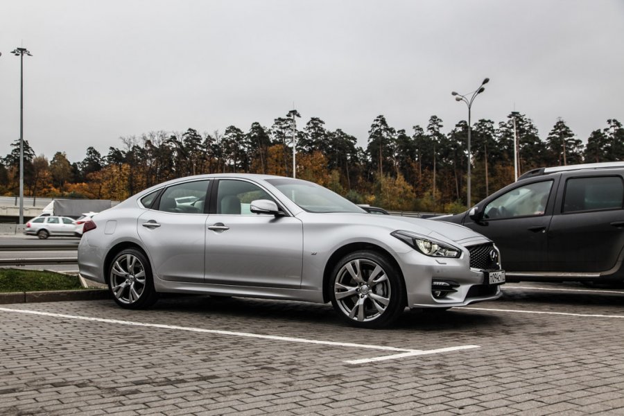 -: Infiniti Q70S (9 )