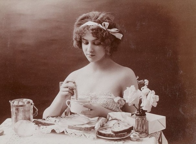       1900-  (8 )