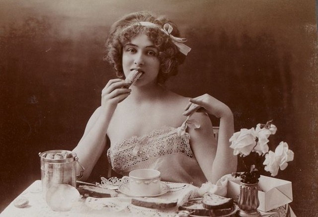      1900-  (8 )