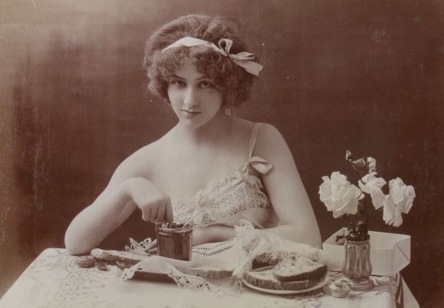       1900-  (8 )